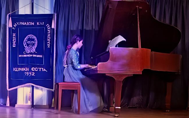 Την εκδήλωση πλαισίωσε μουσικά η νεαρή Izabelle Sterling