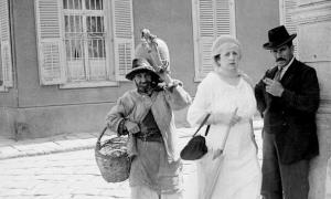 Έλληνες και ένας Τούρκος πλανόδιος πωλητής ξιδιού